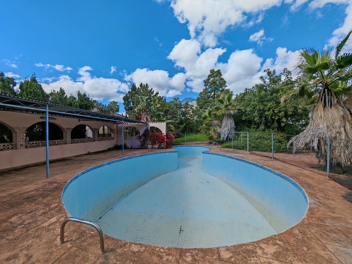 5 sovrum Villa till salu i Marbella med pool - 1 975 000 € (Ref: 8843590)