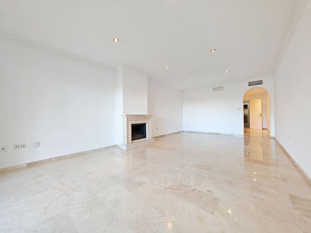 2 soveværelse Lejlighed til salg i Elviria, Marbella med swimmingpool garage - € 490.000 (Ref: 8894984)