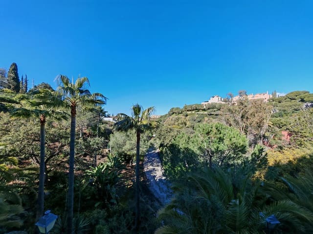 2 soveværelse Lejlighed til salg i Elviria, Marbella med swimmingpool garage - € 490.000 (Ref: 8894984)