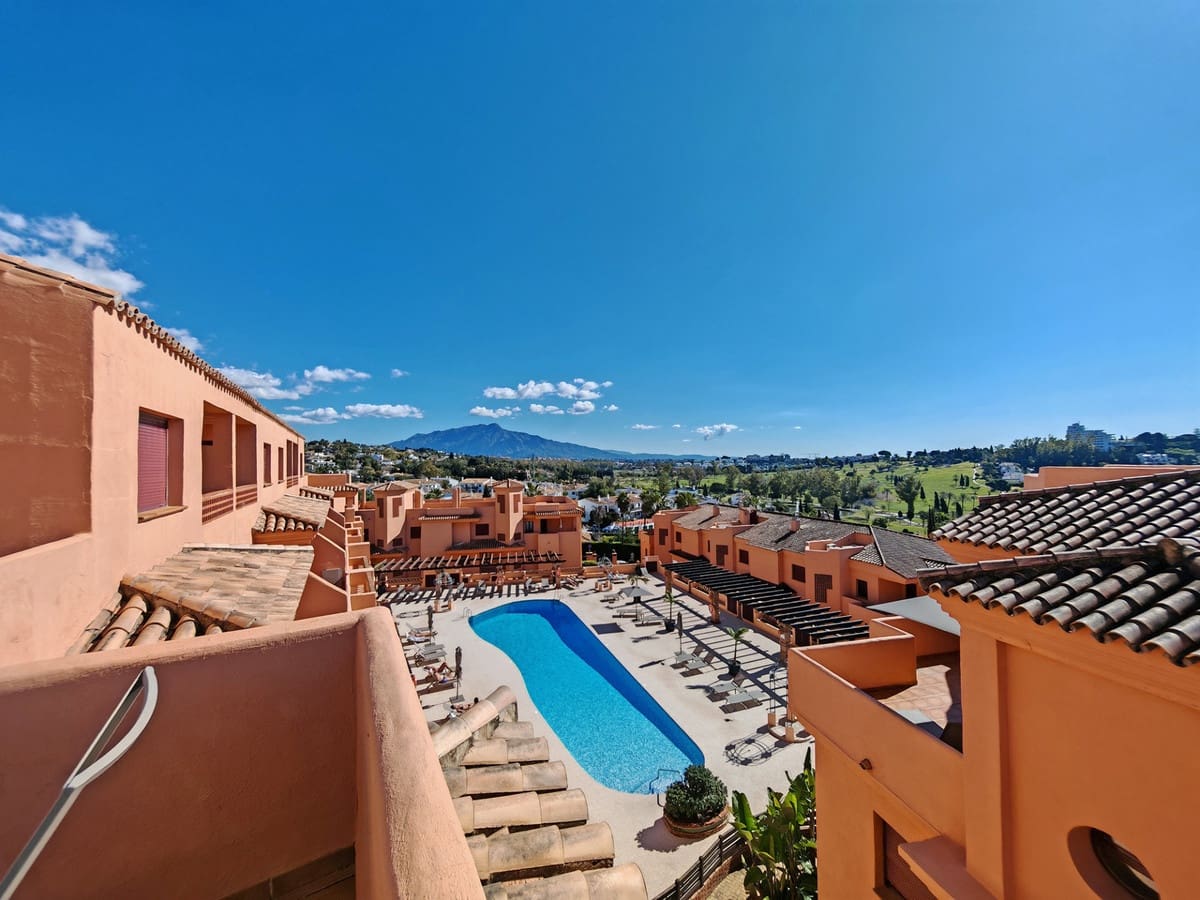 3 bedroom Penthouse for sale in Benahavis with pool garage - € 525,000 (Ref: 8907869)