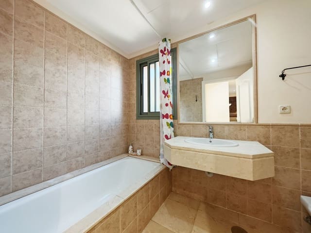 2 chambre Appartement à vendre à Estepona avec piscine garage - 399 000 € (Ref: 8911511)