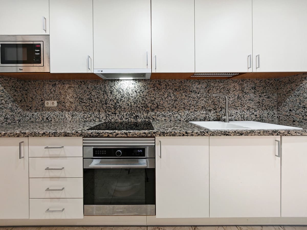 2 chambre Appartement à vendre à Estepona avec piscine garage - 399 000 € (Ref: 8911511)