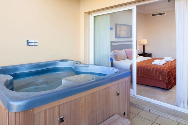 2 bedroom Apartment for sale in Mijas Costa, Mijas with pool garage - € 399,000 (Ref: 8913180)