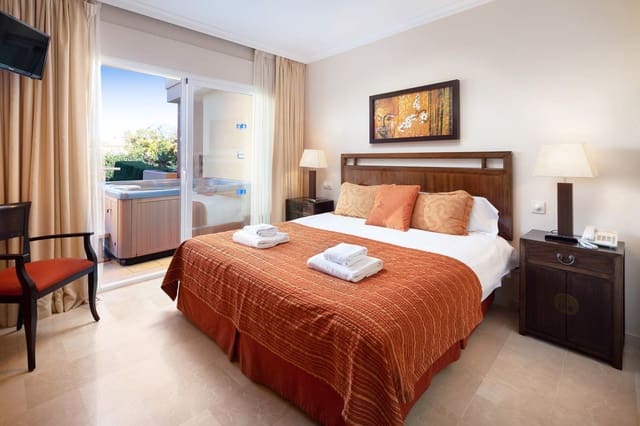 2 bedroom Apartment for sale in Mijas Costa, Mijas with pool garage - € 399,000 (Ref: 8913180)