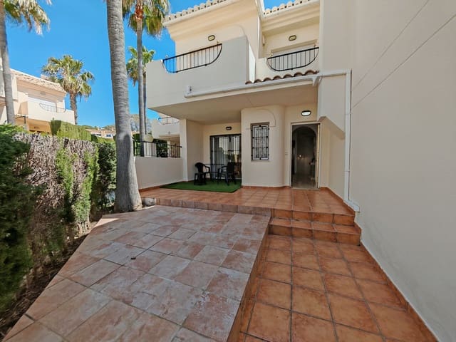 3 soveværelse Byhus til salg i Las Chapas, Marbella med swimmingpool garage - € 850.000 (Ref: 8913239)
