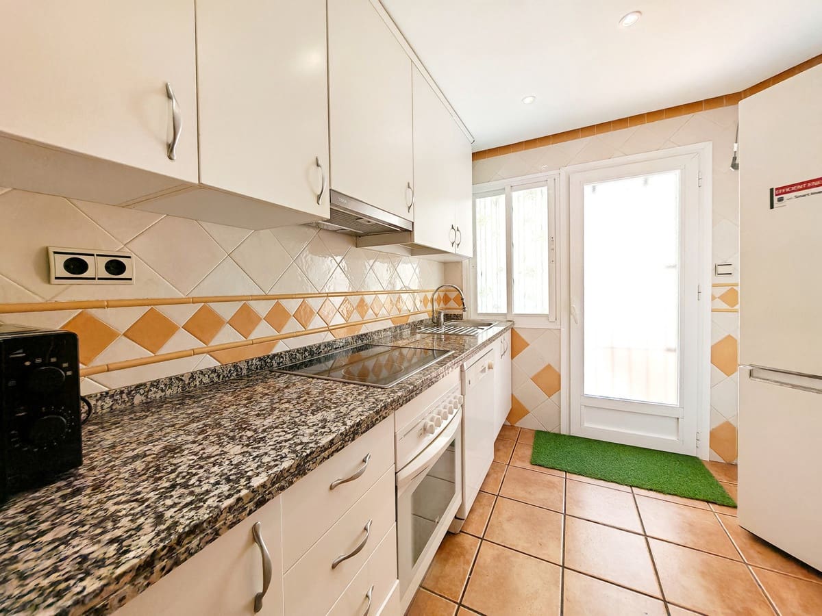 3 sovrum Hus till salu i Las Chapas med pool garage - 790 000 € (Ref: 8913239)