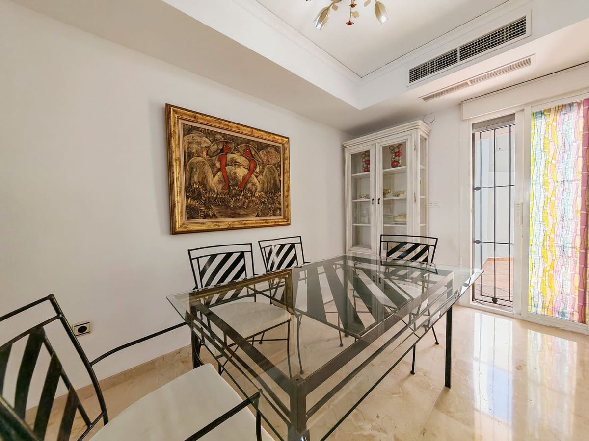 3 slaapkamer Huis te koop in Las Chapas met zwembad garage - € 790.000 (Ref: 8913239)