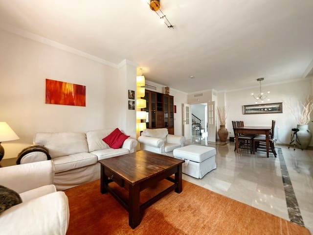 5 soverom Villa til salgs i Las Chapas, Marbella med svømmebasseng garasje - € 985 000 (Ref: 8913240)