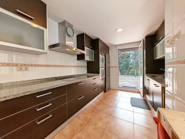 5 soverom Villa til salgs i Las Chapas, Marbella med svømmebasseng garasje - € 985 000 (Ref: 8913240)