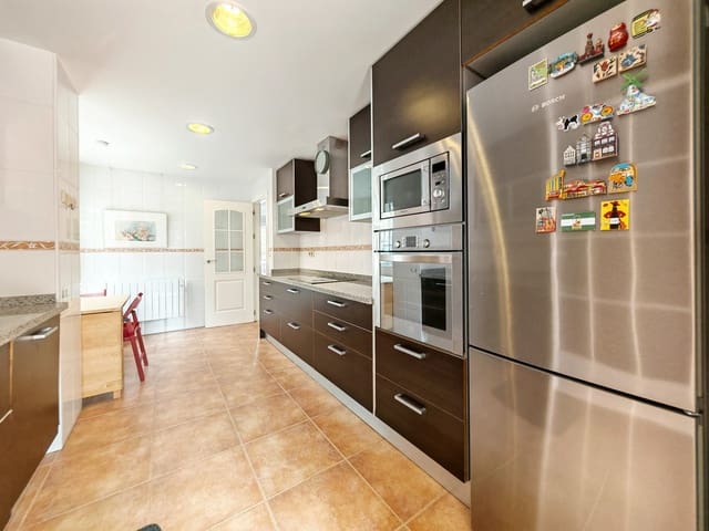 5 soverom Villa til salgs i Las Chapas, Marbella med svømmebasseng garasje - € 985 000 (Ref: 8913240)