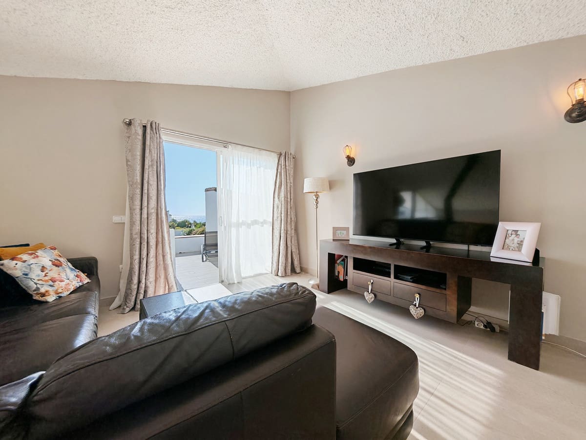 3 soveværelse Villa til salg i Bahia Dorada med swimmingpool - € 549.000 (Ref: 8976510)