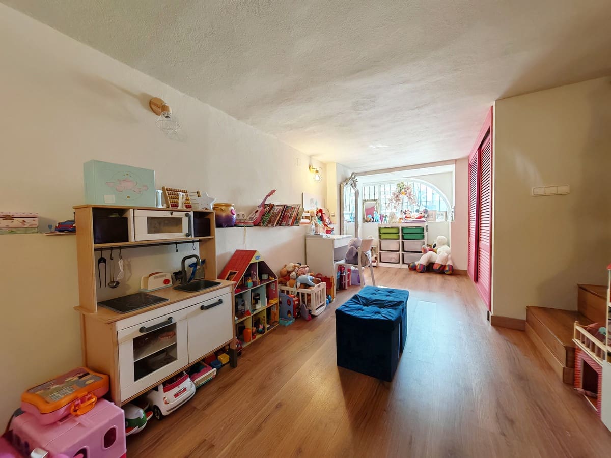 3 soveværelse Villa til salg i Bahia Dorada med swimmingpool - € 549.000 (Ref: 8976510)