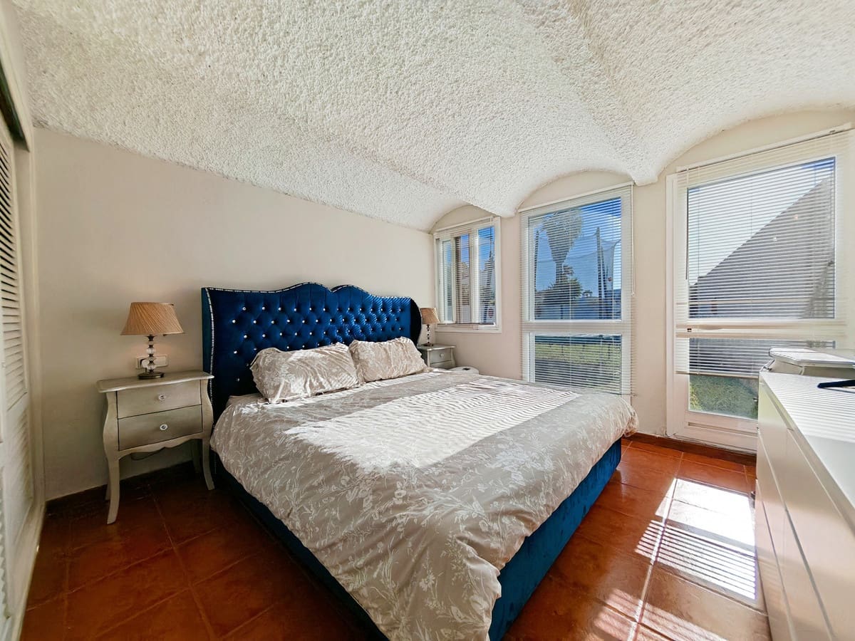 3 soveværelse Villa til salg i Bahia Dorada med swimmingpool - € 549.000 (Ref: 8976510)