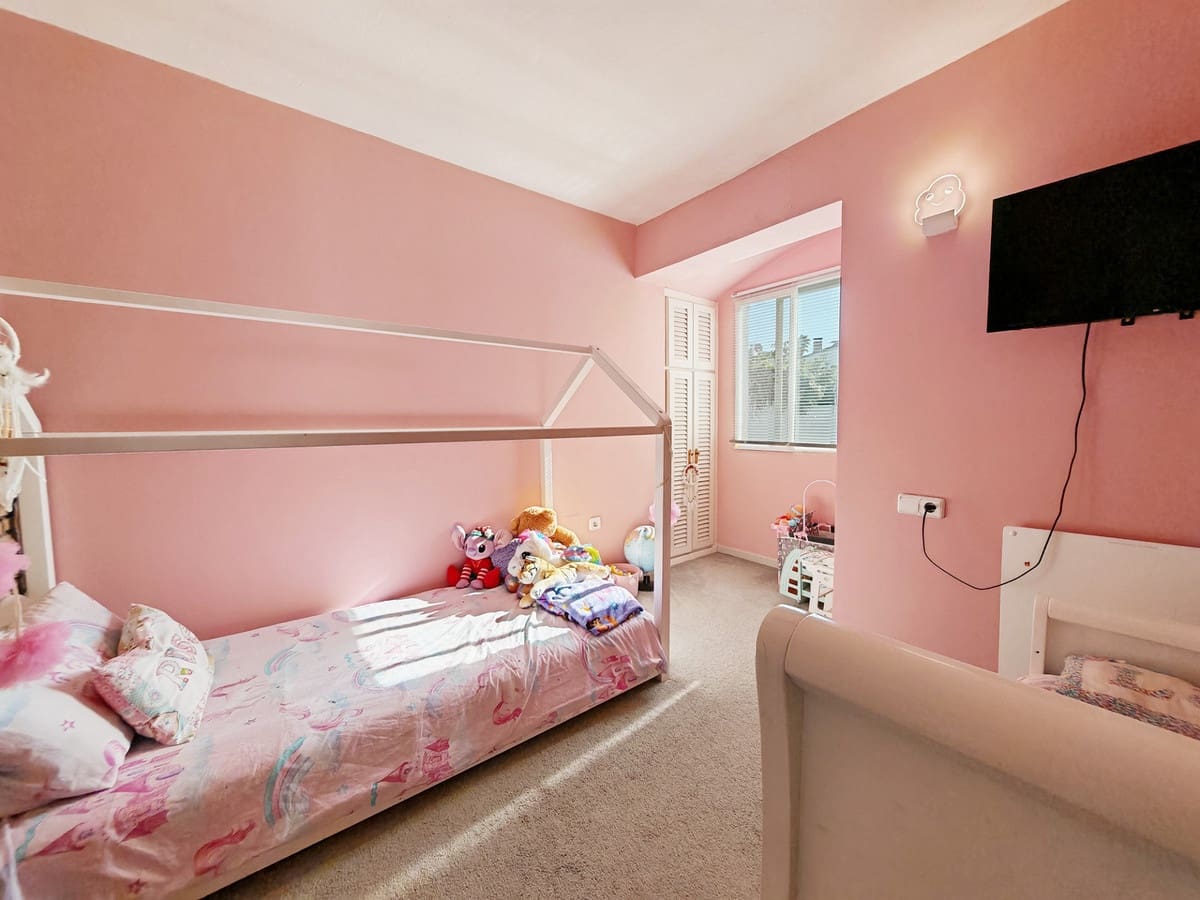 3 soveværelse Villa til salg i Bahia Dorada med swimmingpool - € 549.000 (Ref: 8976510)