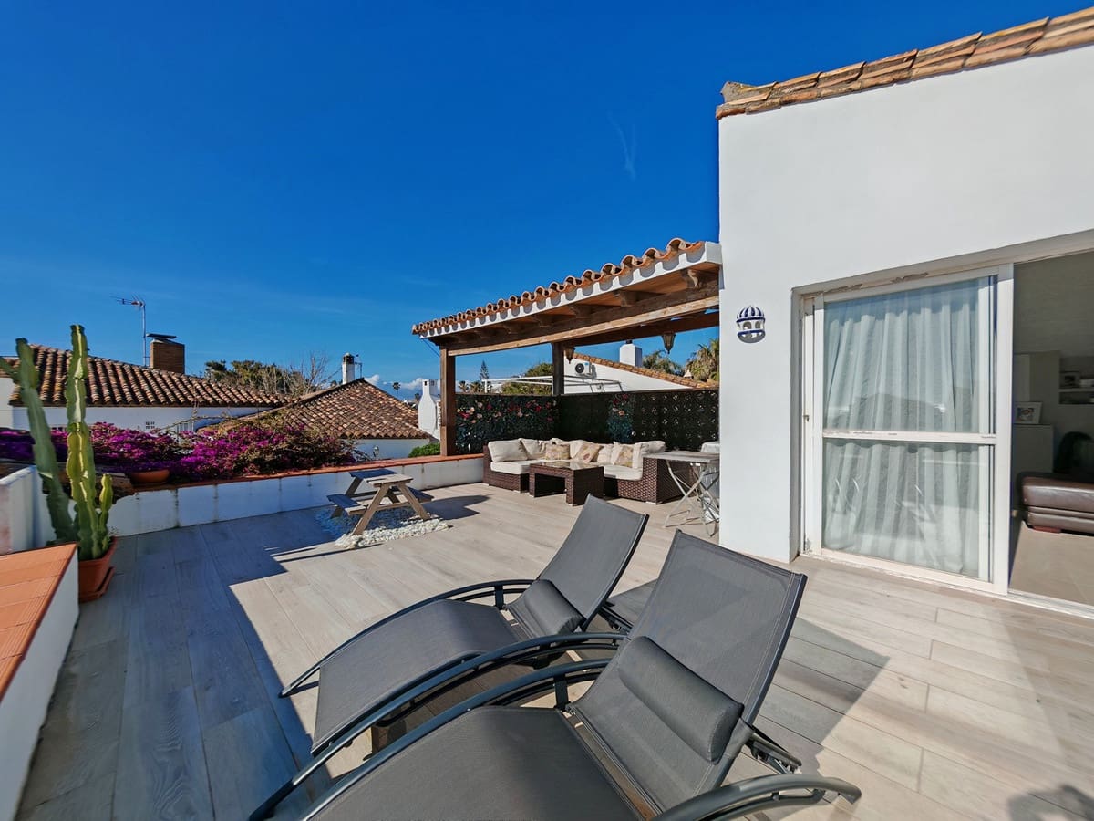 3 soveværelse Villa til salg i Bahia Dorada med swimmingpool - € 549.000 (Ref: 8976510)