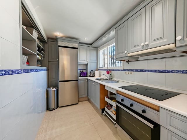 3 soverom Villa til salgs i Bahía Dorada, Estepona med svømmebasseng - € 549 000 (Ref: 8976510)