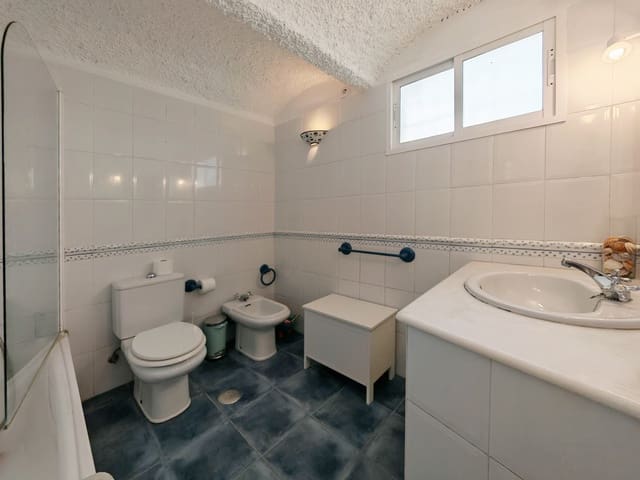 3 slaapkamer Villa te koop in Bahía Dorada, Estepona met zwembad - € 525.000 (Ref: 8976510)