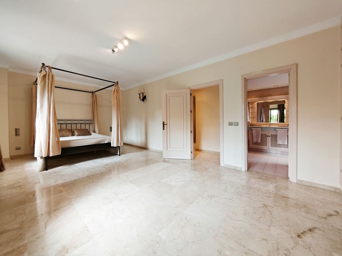 5 soveværelse Villa til salg i Los Monteros med swimmingpool garage - € 4.500.000 (Ref: 8982724)