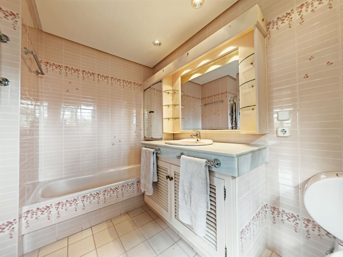 5 soveværelse Villa til salg i Los Monteros med swimmingpool garage - € 4.500.000 (Ref: 8982724)