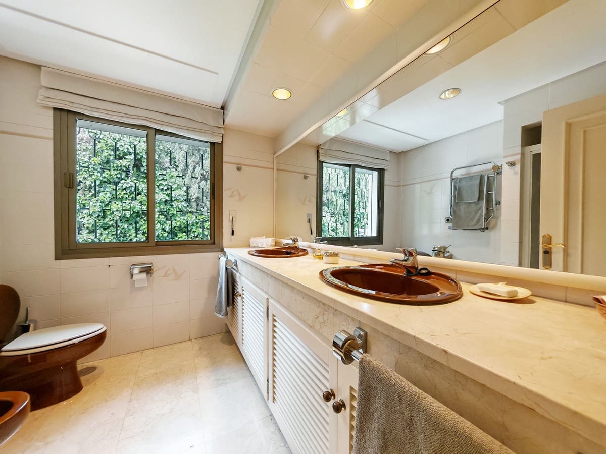 5 soveværelse Villa til salg i Los Monteros med swimmingpool garage - € 4.500.000 (Ref: 8982724)