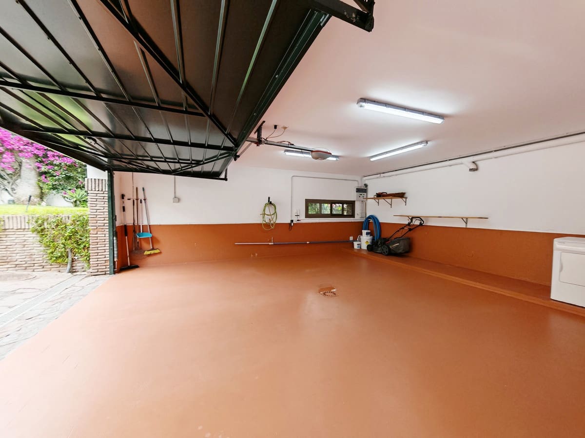 5 soveværelse Villa til salg i Los Monteros med swimmingpool garage - € 4.500.000 (Ref: 8982724)