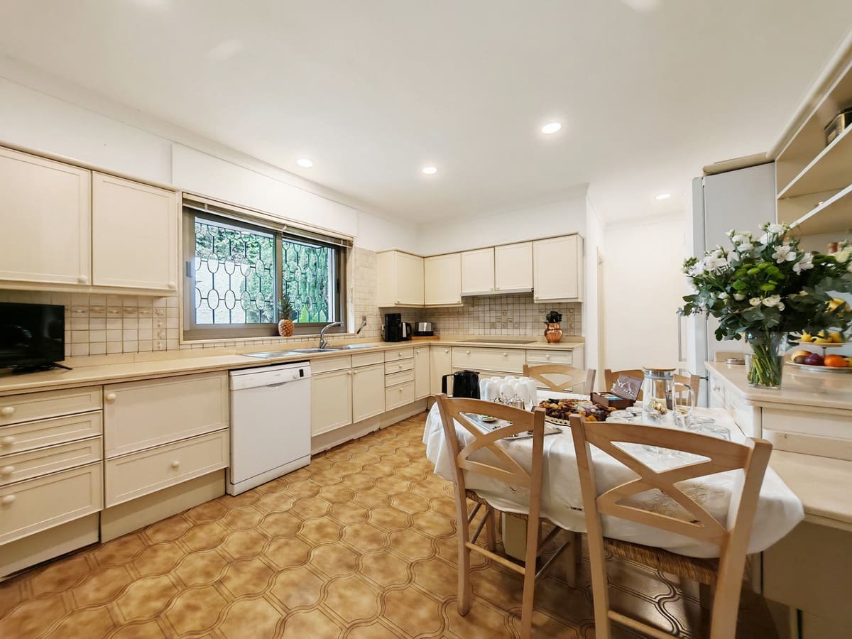 5 soverom Villa til salgs i Los Monteros med svømmebasseng garasje - € 4 500 000 (Ref: 8982724)