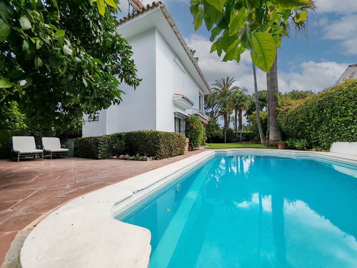 5 soverom Villa til salgs i Los Monteros med svømmebasseng garasje - € 4 500 000 (Ref: 8982724)