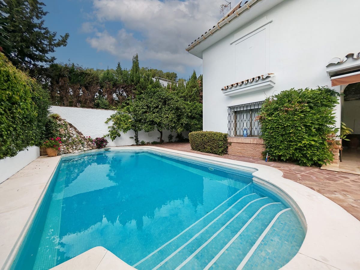 5 soverom Villa til salgs i Los Monteros med svømmebasseng garasje - € 4 500 000 (Ref: 8982724)