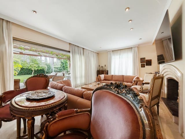 5 soveværelse Villa til salg i Los Monteros, Marbella med swimmingpool garage - € 4.500.000 (Ref: 8982724)