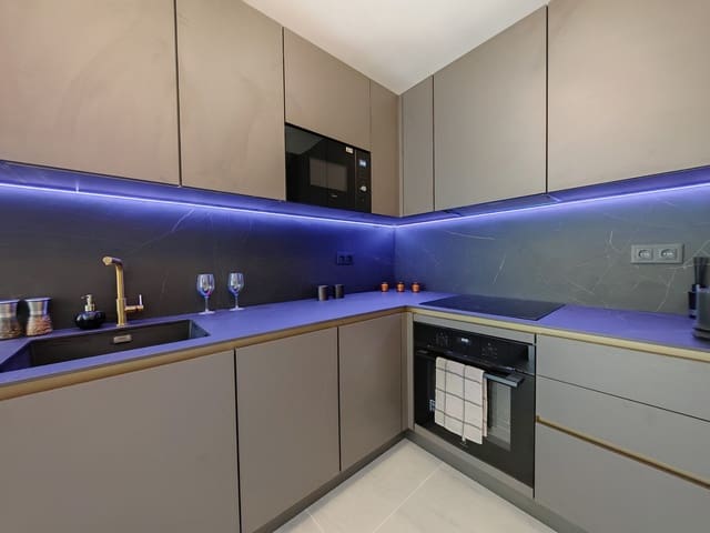 3 chambre Penthouse à vendre à Estepona avec piscine - 425 000 € (Ref: 9003521)