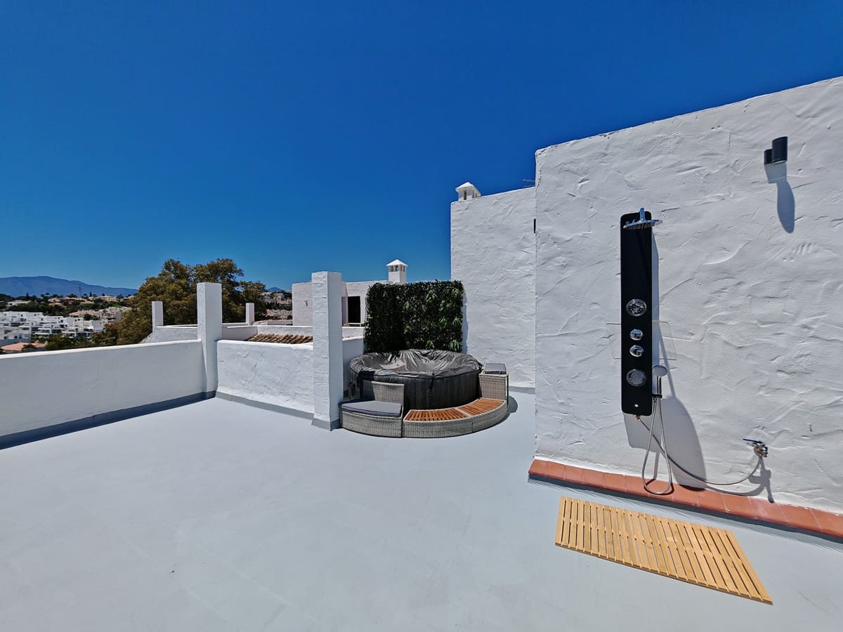 3 chambre Penthouse à vendre à Estepona avec piscine - 425 000 € (Ref: 9003521)