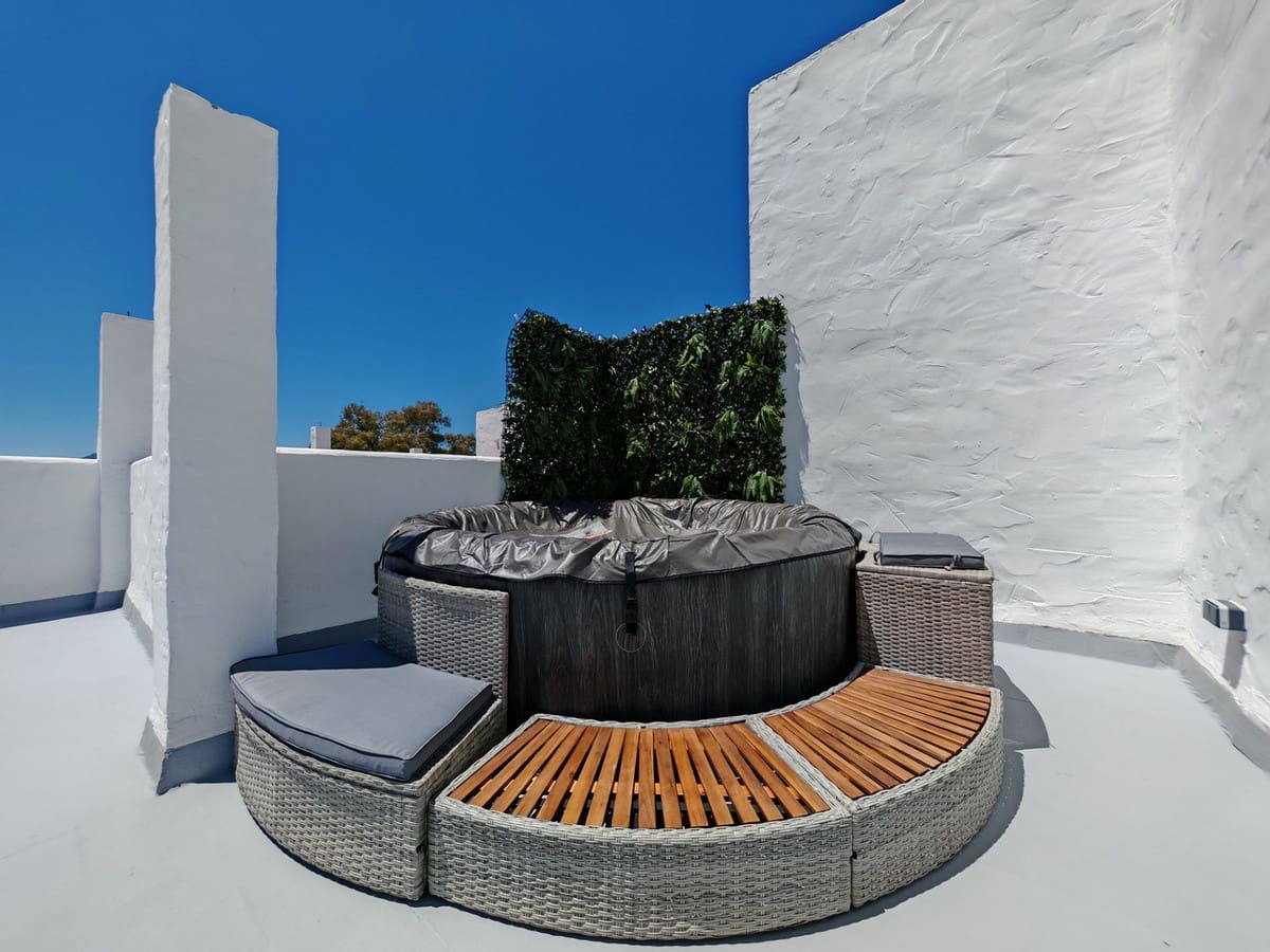 3 chambre Penthouse à vendre à Estepona avec piscine - 425 000 € (Ref: 9003521)