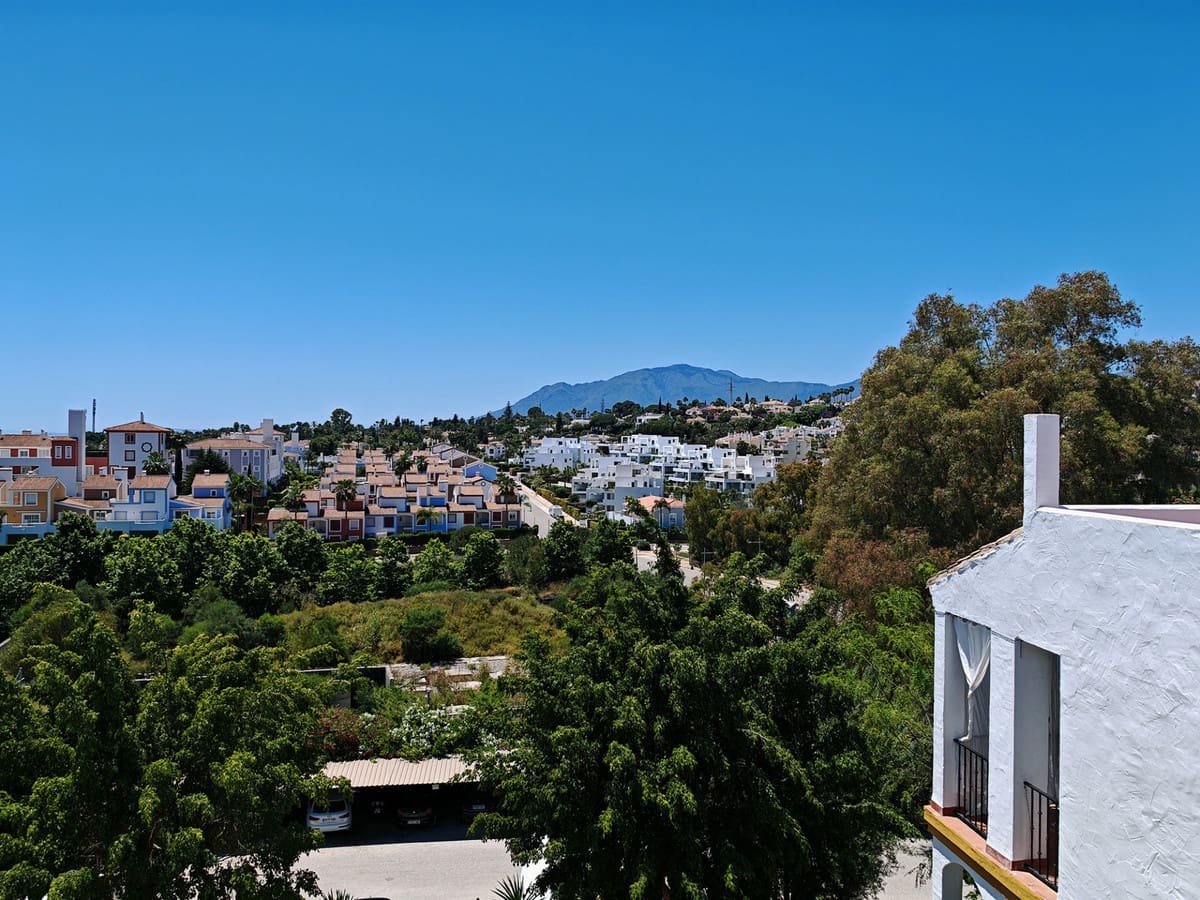 3 chambre Penthouse à vendre à Estepona avec piscine - 425 000 € (Ref: 9003521)