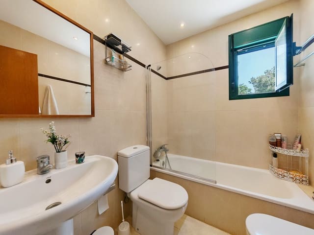 2 soverom Leilighet til salgs i Carib Playa, Marbella med svømmebasseng garasje - € 389 000 (Ref: 9014646)