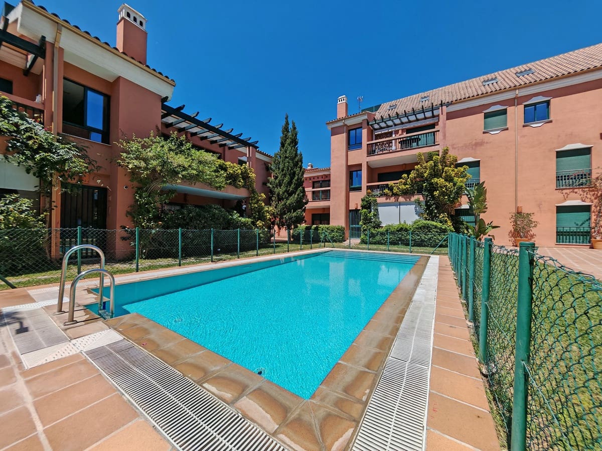 2 soverom Leilighet til salgs i Carib Playa med svømmebasseng garasje - € 389 000 (Ref: 9014646)