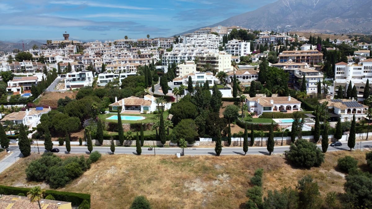 Byggetomt til salgs i Mijas Golf - € 700 000 (Ref: 9075557)