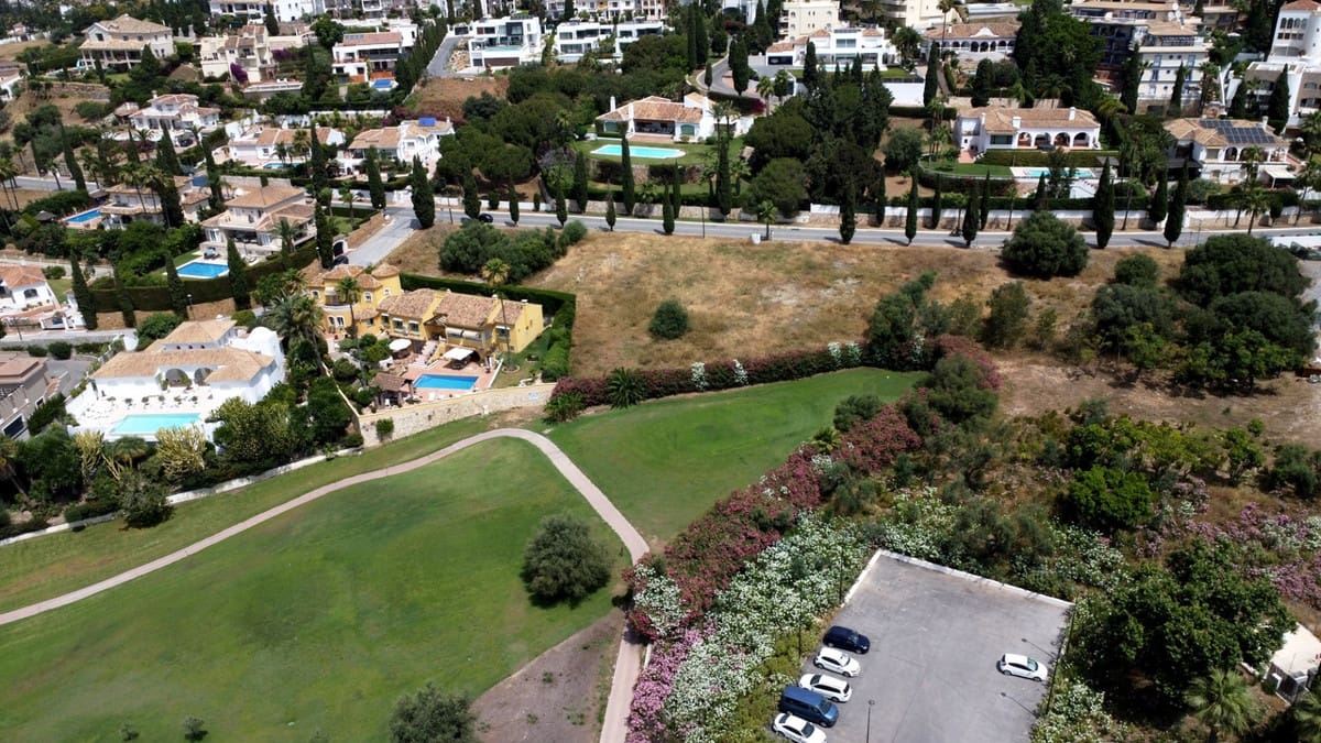 Byggetomt til salgs i Mijas Golf - € 700 000 (Ref: 9075557)