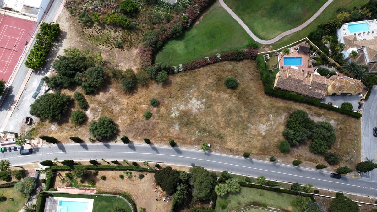 Byggetomt til salgs i Mijas Golf - € 700 000 (Ref: 9075557)