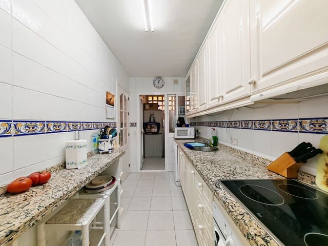 3 bedroom Apartment for sale in Elviria, Marbella with pool garage - € 575,000 (Ref: 9085563)