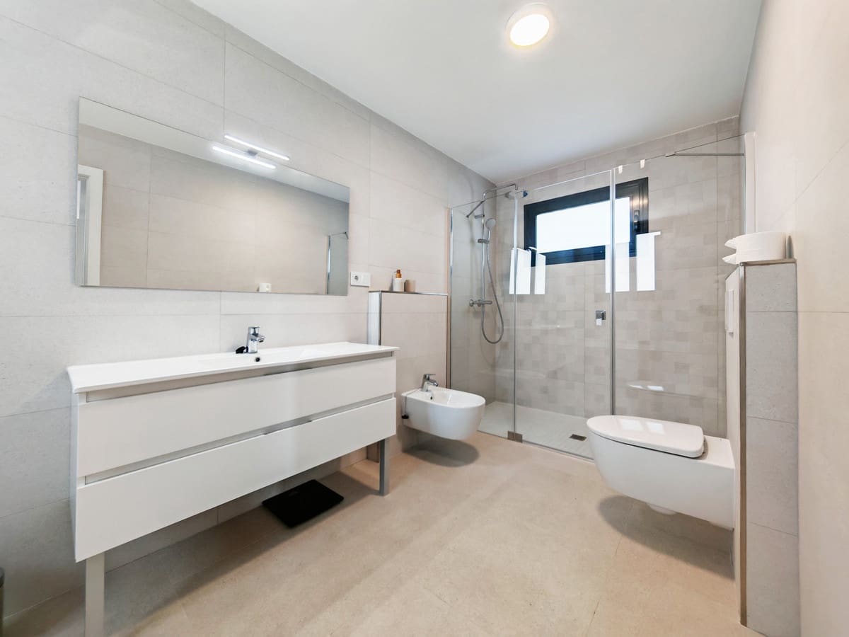 4 Zimmer Apartment zu verkaufen in Estepona mit Pool Garage - 750.000 € (Ref: 9125540)