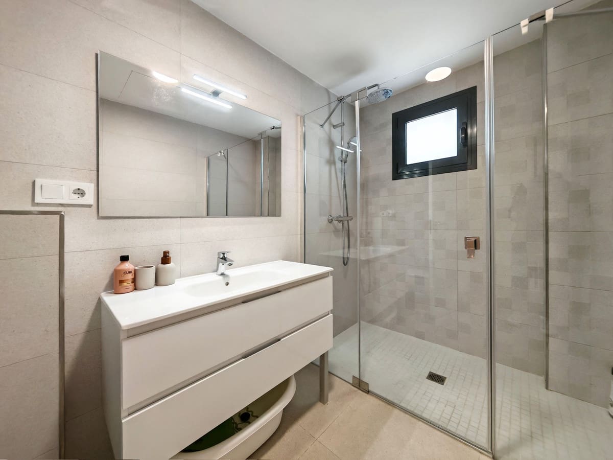 4 Zimmer Apartment zu verkaufen in Estepona mit Pool Garage - 750.000 € (Ref: 9125540)