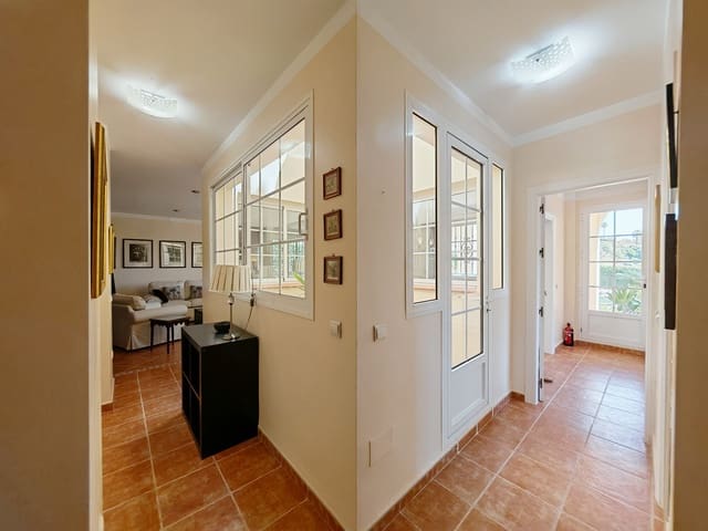 3 soveværelse Villa til leje i El Rosario, Marbella med swimmingpool - € 5.750 (Ref: 9146215)