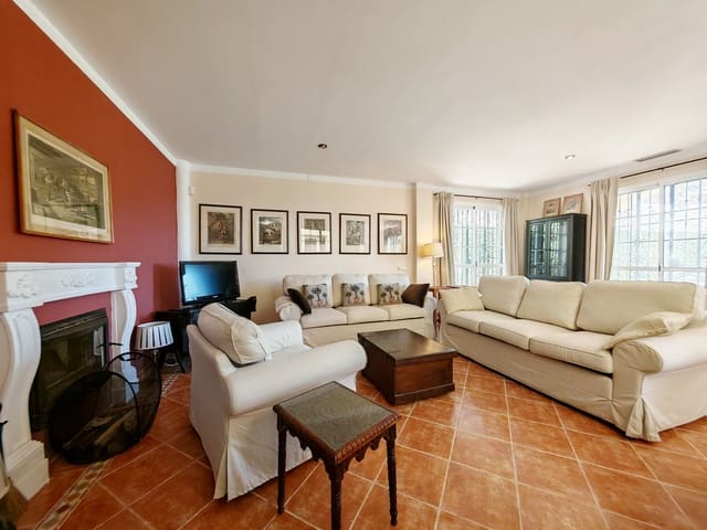 3 soveværelse Villa til leje i El Rosario, Marbella med swimmingpool - € 5.750 (Ref: 9146215)