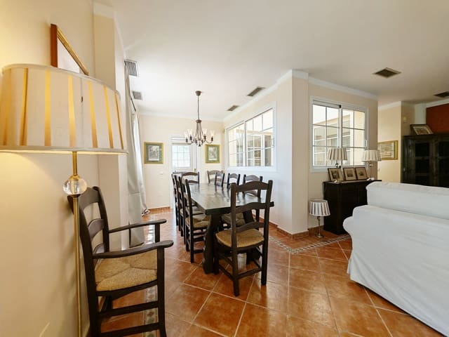 3 soveværelse Villa til leje i El Rosario, Marbella med swimmingpool - € 5.750 (Ref: 9146215)