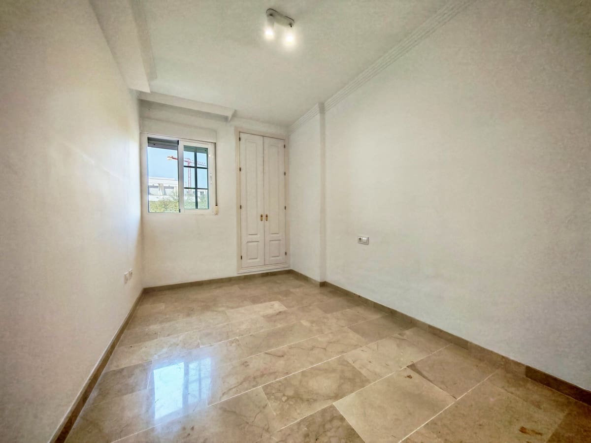 2 soveværelse Lejlighed til salg i Elviria med swimmingpool garage - € 350.000 (Ref: 9159896)