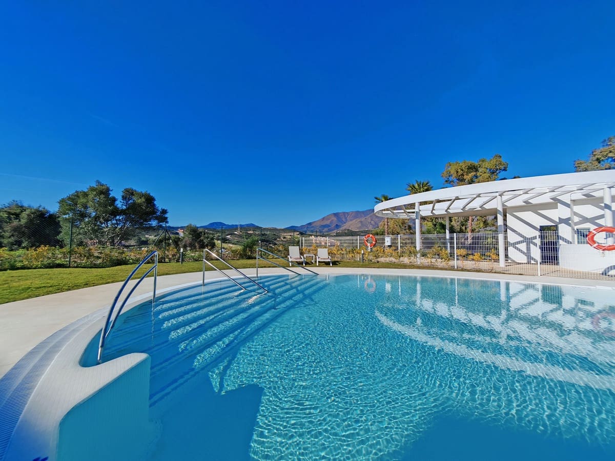 2 slaapkamer Appartement te koop in Estepona met zwembad garage - € 460.000 (Ref: 9159897)