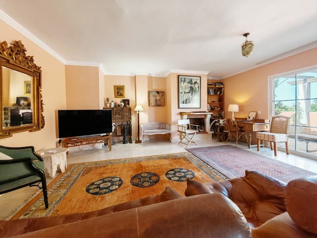 Ático de 2 habitaciones en Elviria, Marbella en venta con piscina - 495.000 € (Ref: 9161288)