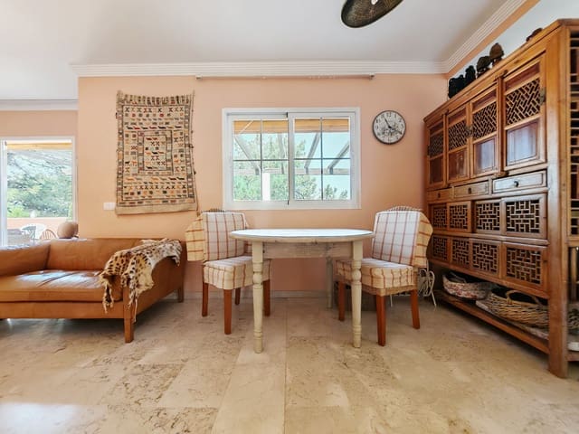 Ático de 2 habitaciones en Elviria, Marbella en venta con piscina - 495.000 € (Ref: 9161288)