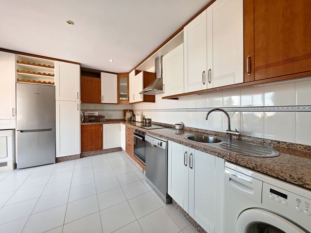 Ático de 2 habitaciones en Elviria, Marbella en venta con piscina - 495.000 € (Ref: 9161288)