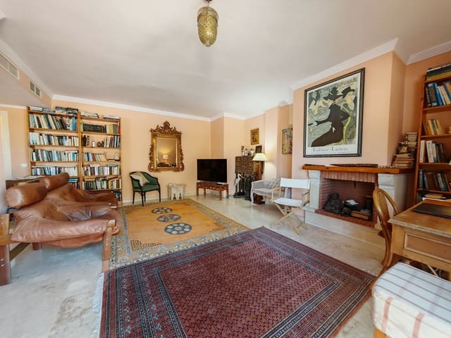 Ático de 2 habitaciones en Elviria, Marbella en venta con piscina - 495.000 € (Ref: 9161288)